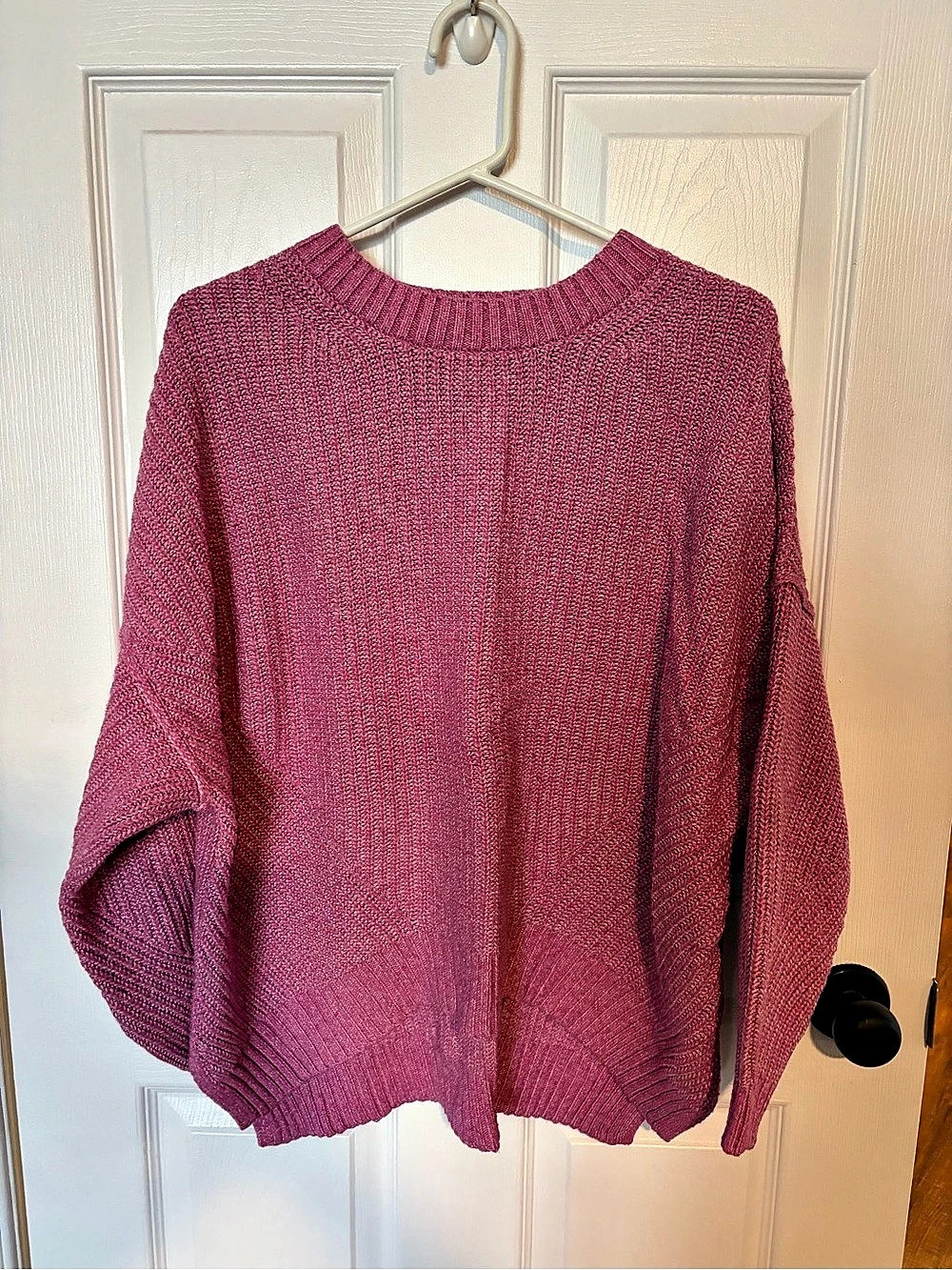 American Eagle Pink Crew Neck Sweater Size Large Like New